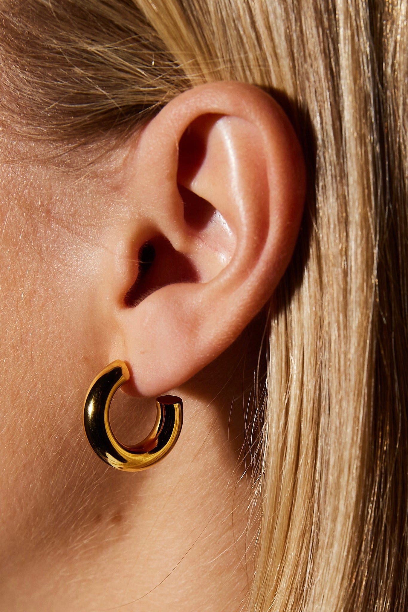 MEDIUM CHUNKY HOOPS