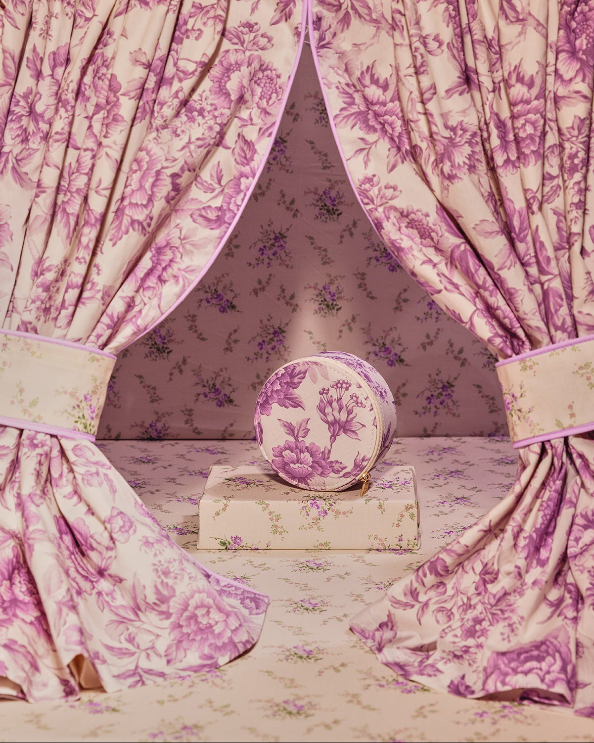 JEWELRY BOX ROUND MW LIBERTY REGENCY TRAIL