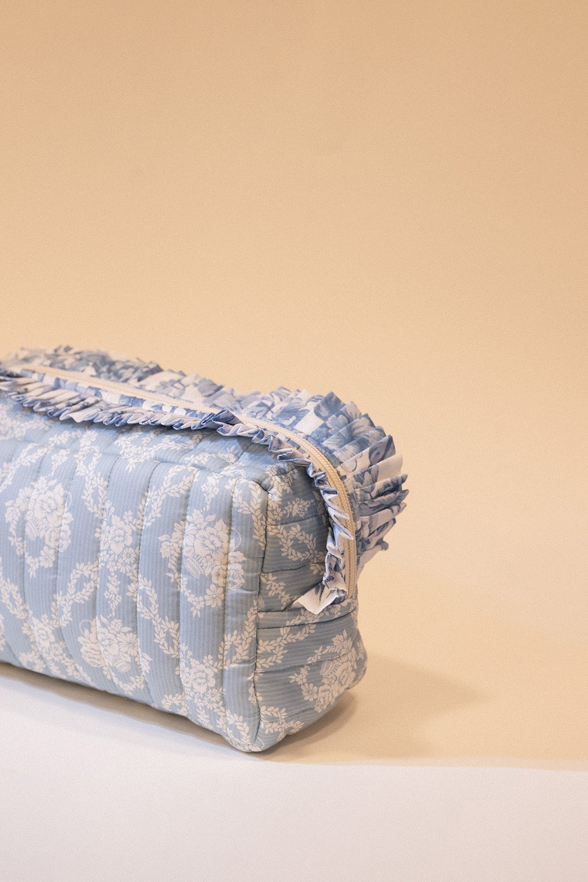 POUCH SQUARE RUFFLES MW LIBERTY GARLAND HAMPERS