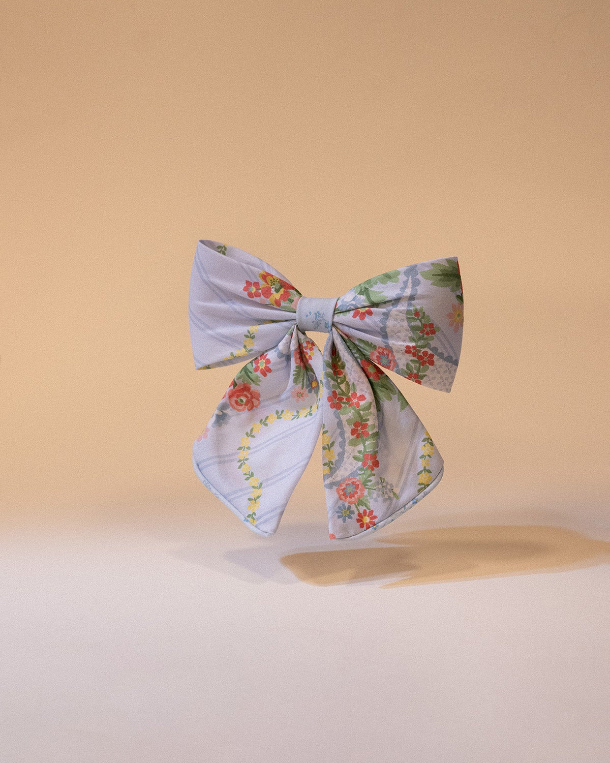 LUXURY BOW MW LIBERTY RIBBON CASADE