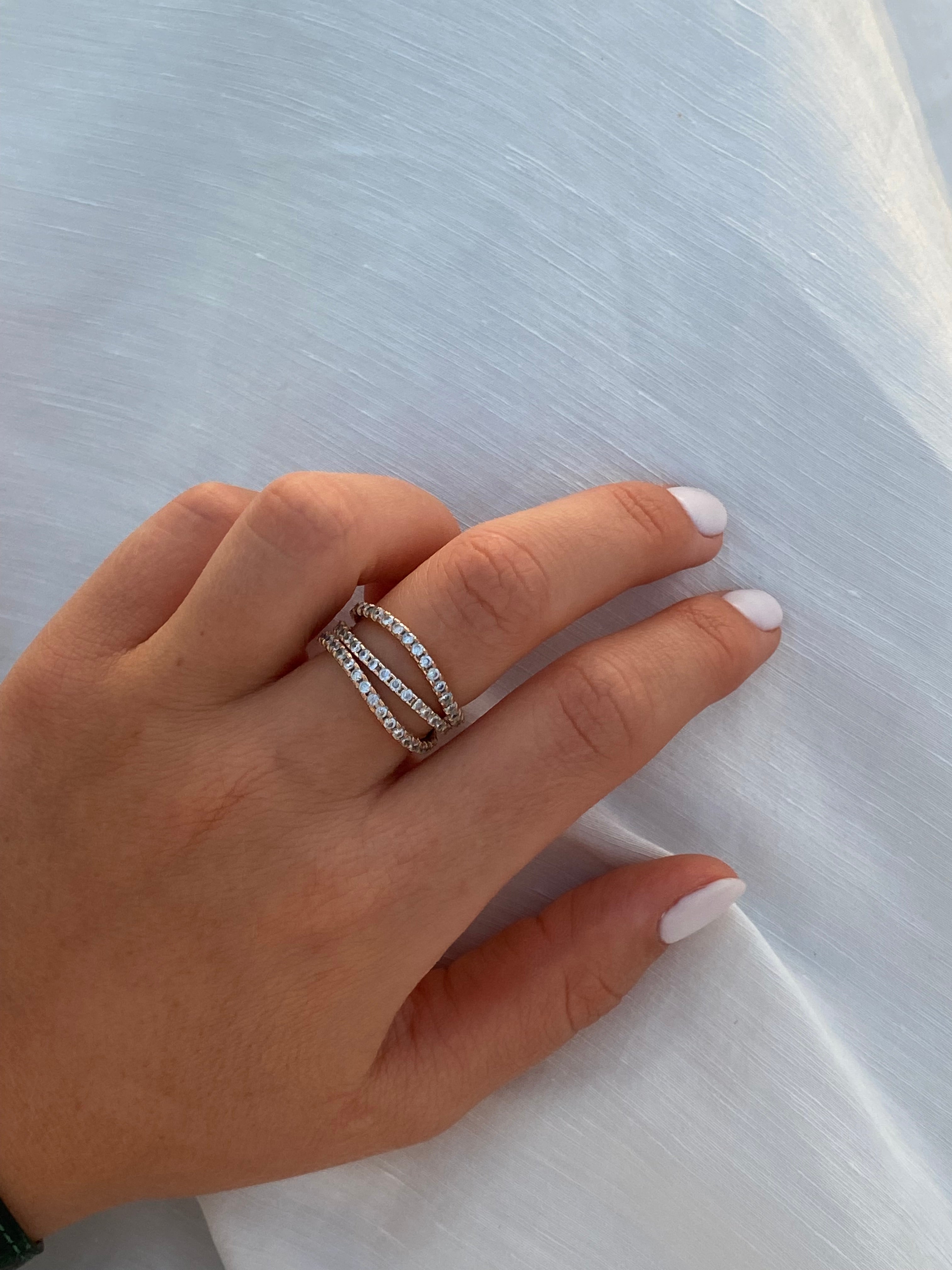 WAVY RING WHITE